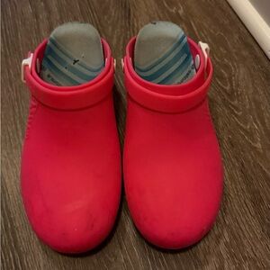 Hot Pink Calzuro clogs with Adjustable Heel Strap and inserts